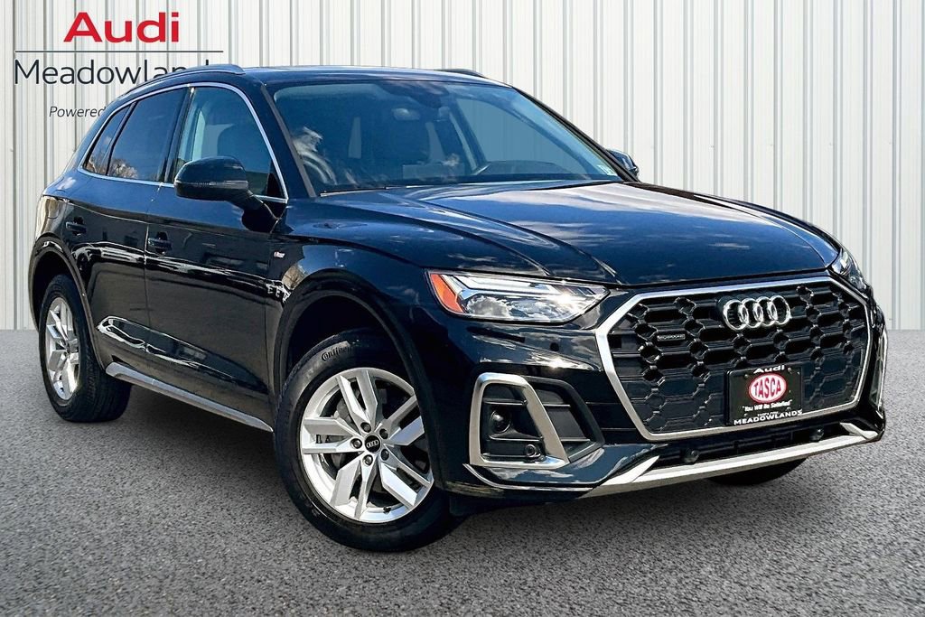 Used 2023 Audi Q5 2.0T Premium w/ Convenience Package image 3