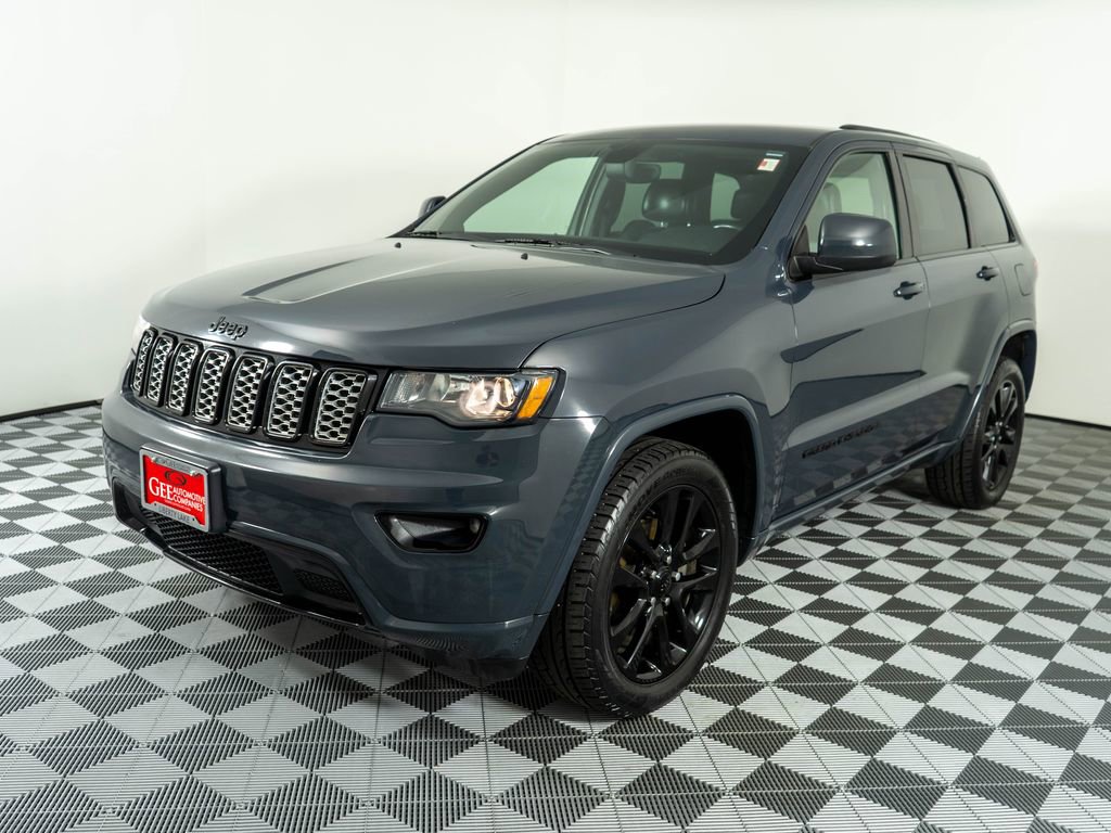 Used 2018 Jeep Grand Cherokee Altitude image 3