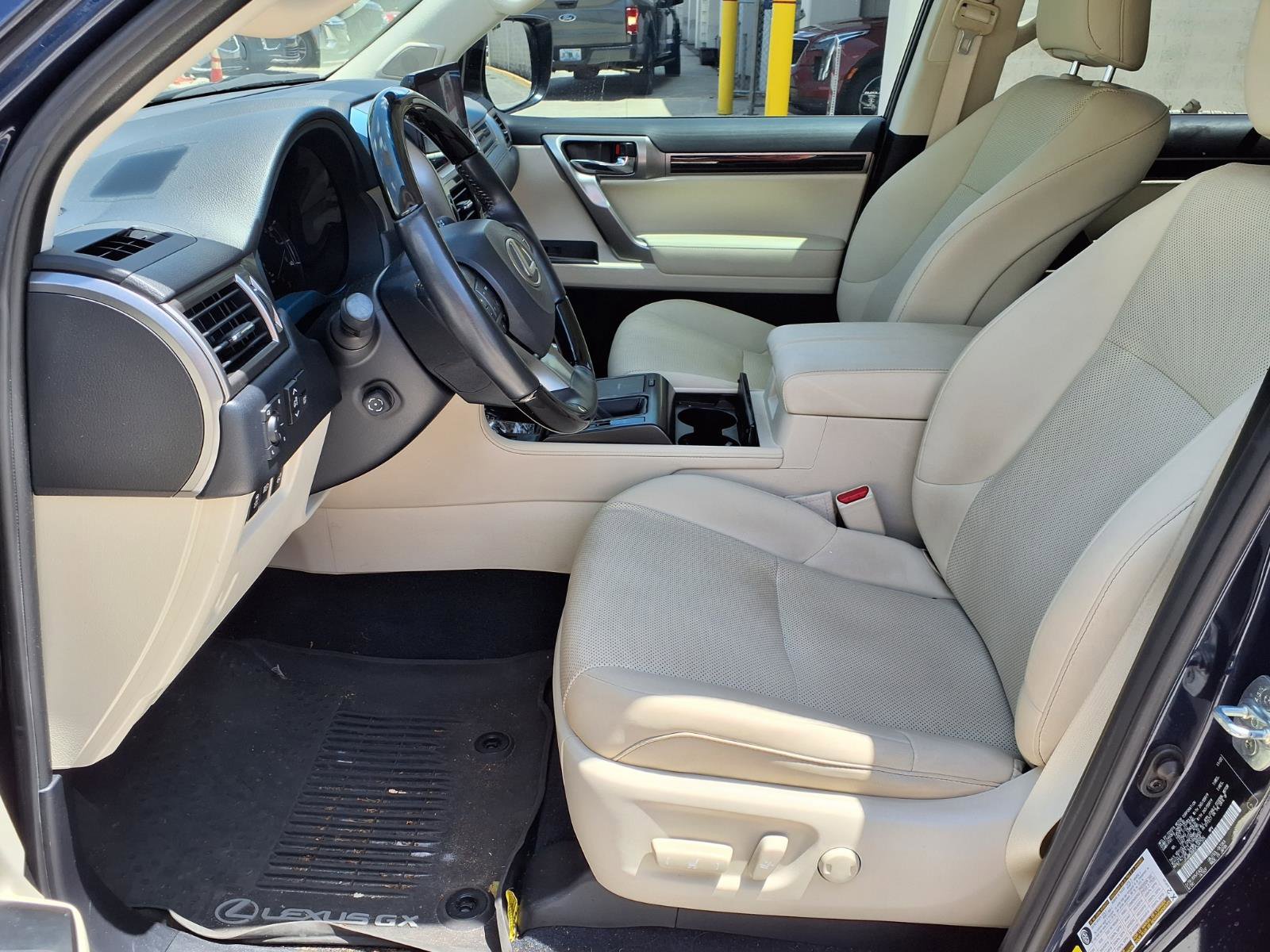 Used 2023 Lexus GX 460 Premium w/ Accessory Package image 13