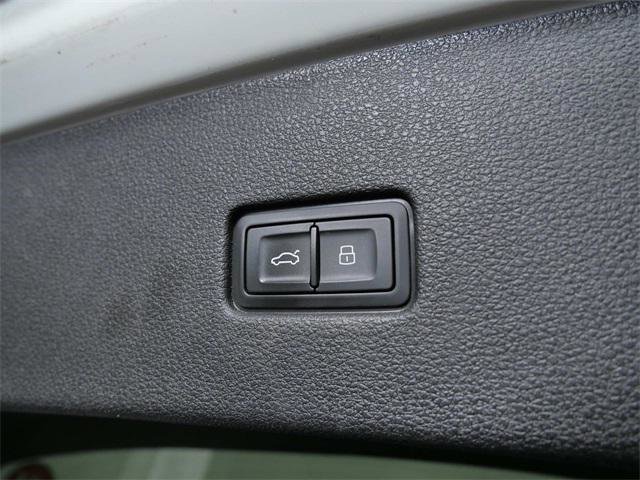 Used 2022 Audi Q8 Premium Plus image 11