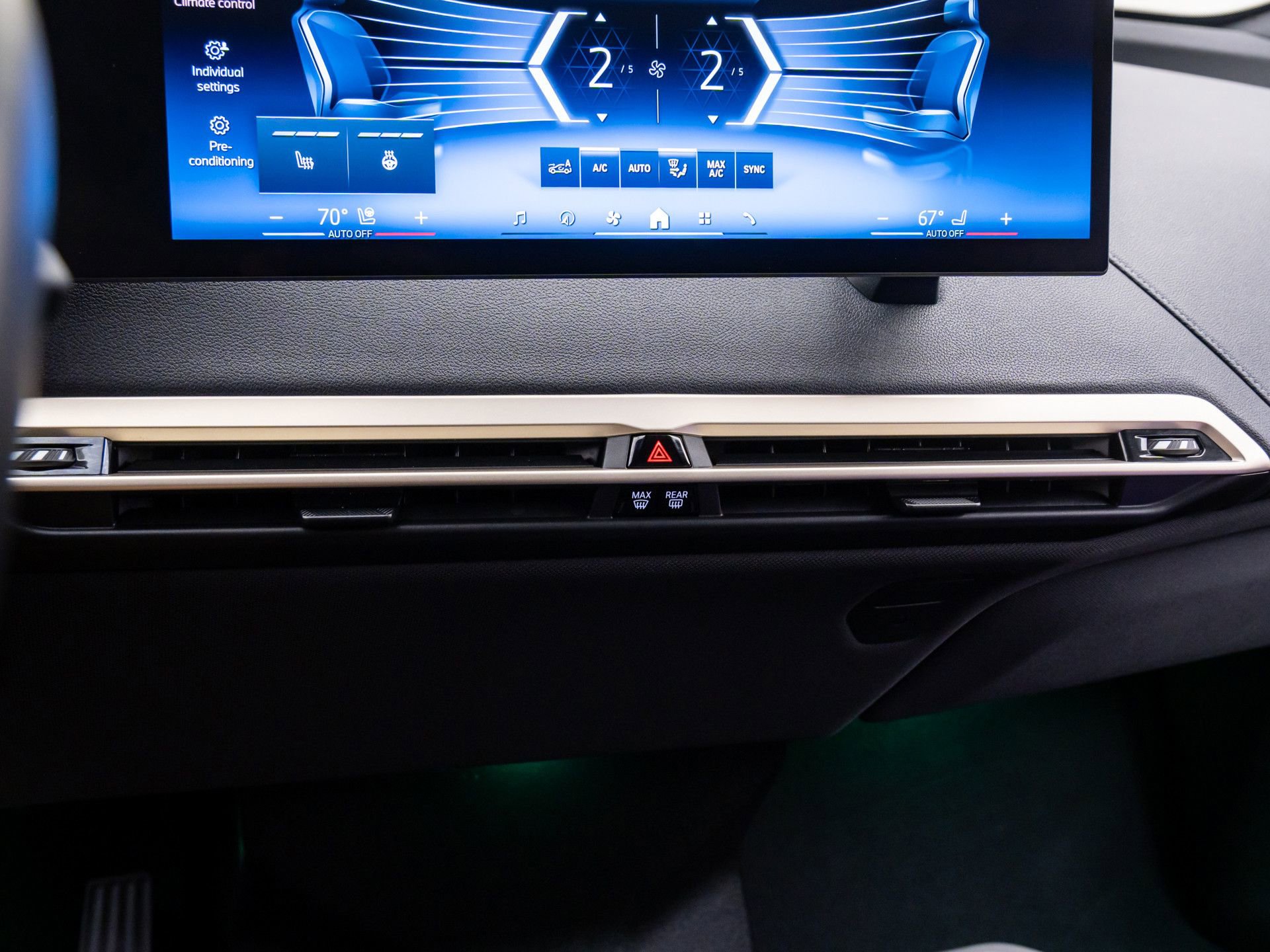 Used 2024 BMW iX xDrive50 w/ Convenience Package image 29