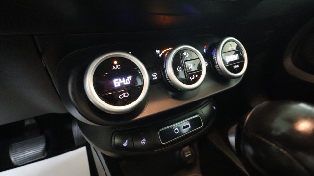Used 2017 FIAT 500X Lounge w/ Advanced Safety Package FWD image 17