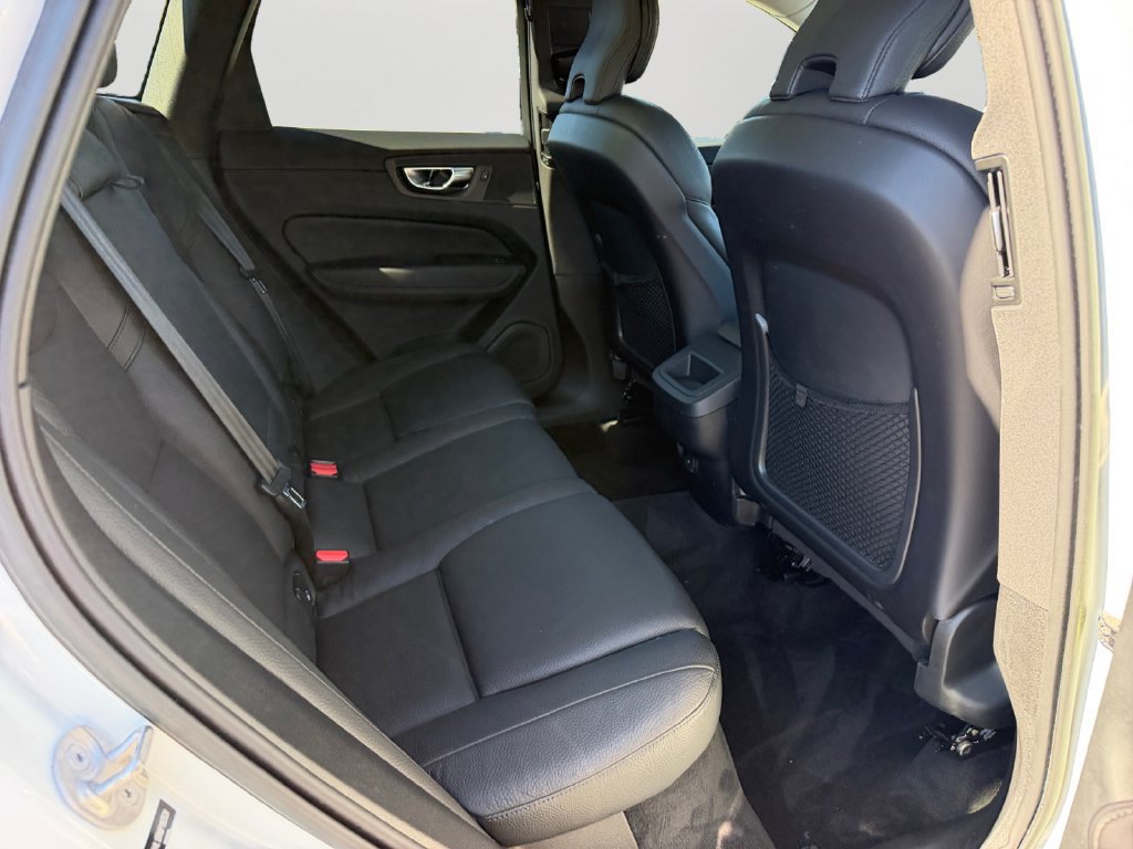 Used 2023 Volvo XC60 B5 Plus AWD/4WD image 9
