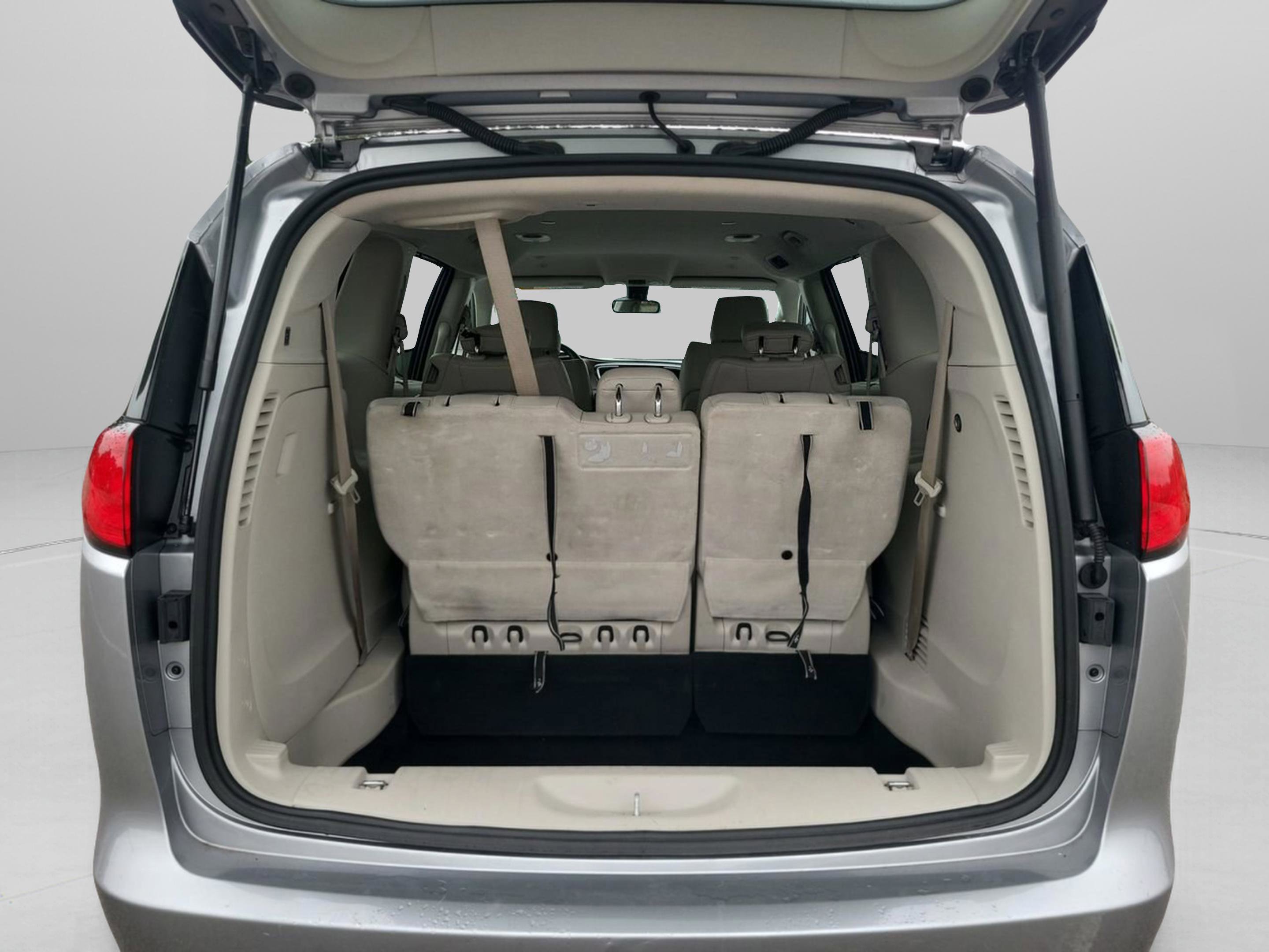 Used 2021 Chrysler Voyager Lxi image 7