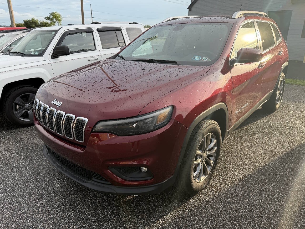 Used 2019 Jeep Cherokee Latitude Plus w/ Cold Weather Group AWD/4WD image 1