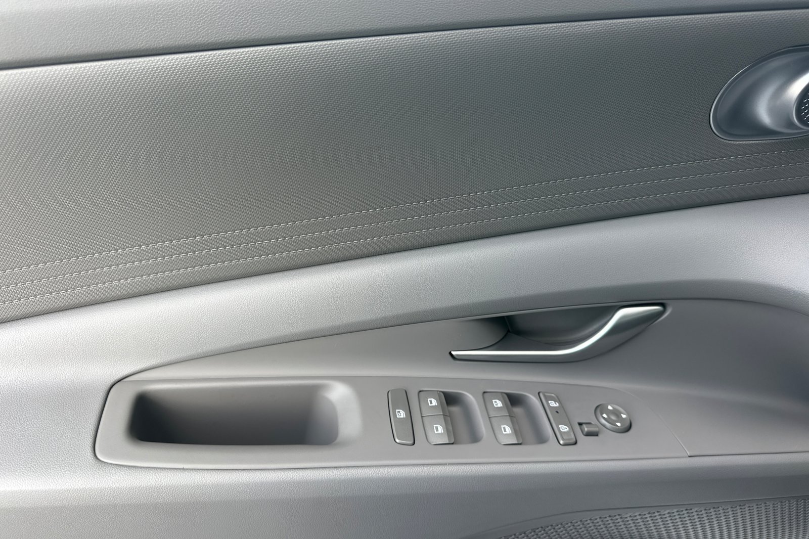 New 2026 Hyundai Elantra Hybrid FWD image 12