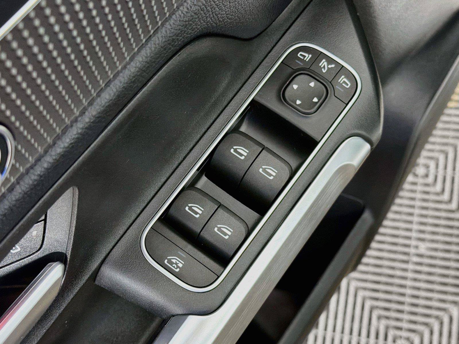 Used 2023 Mercedes-Benz GLB 250 4MATIC image 23