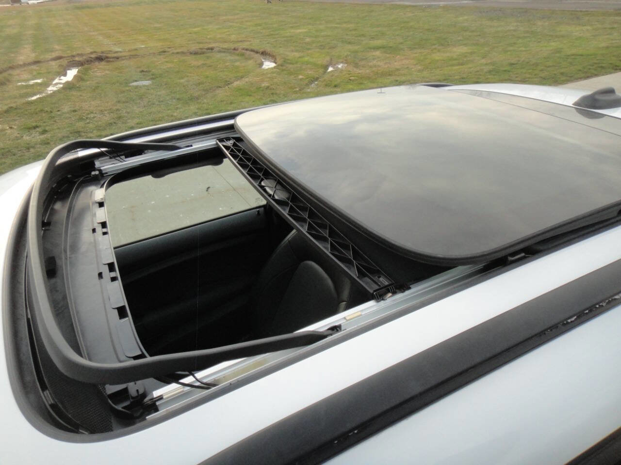 Used 2017 MINI Cooper 2-Door Hardtop image 18