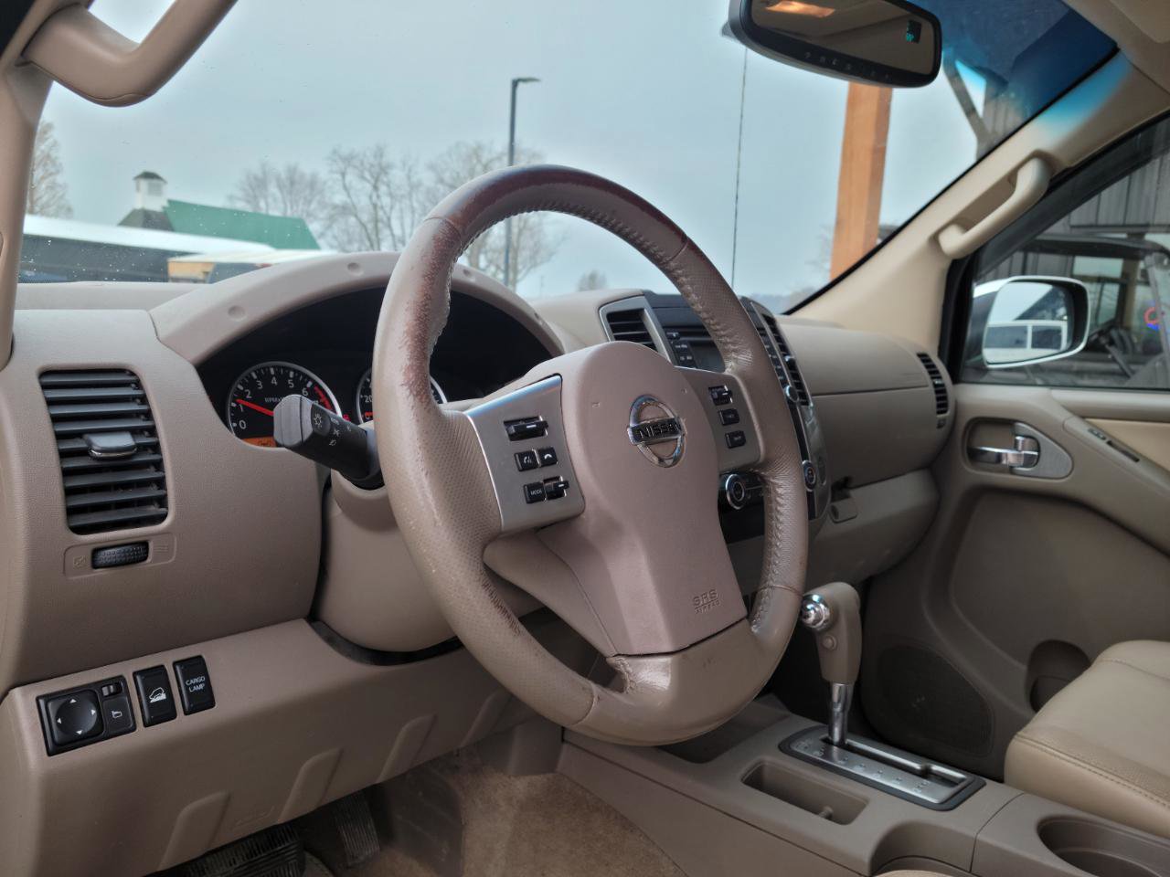 Used 2013 Nissan Frontier SL w/ Moonroof Pkg image 9