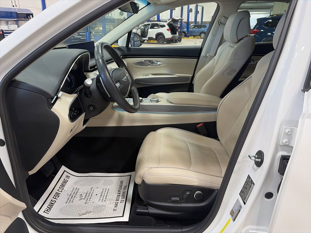 Used 2022 Genesis GV70 2.5T w/ Advanced Package image 11