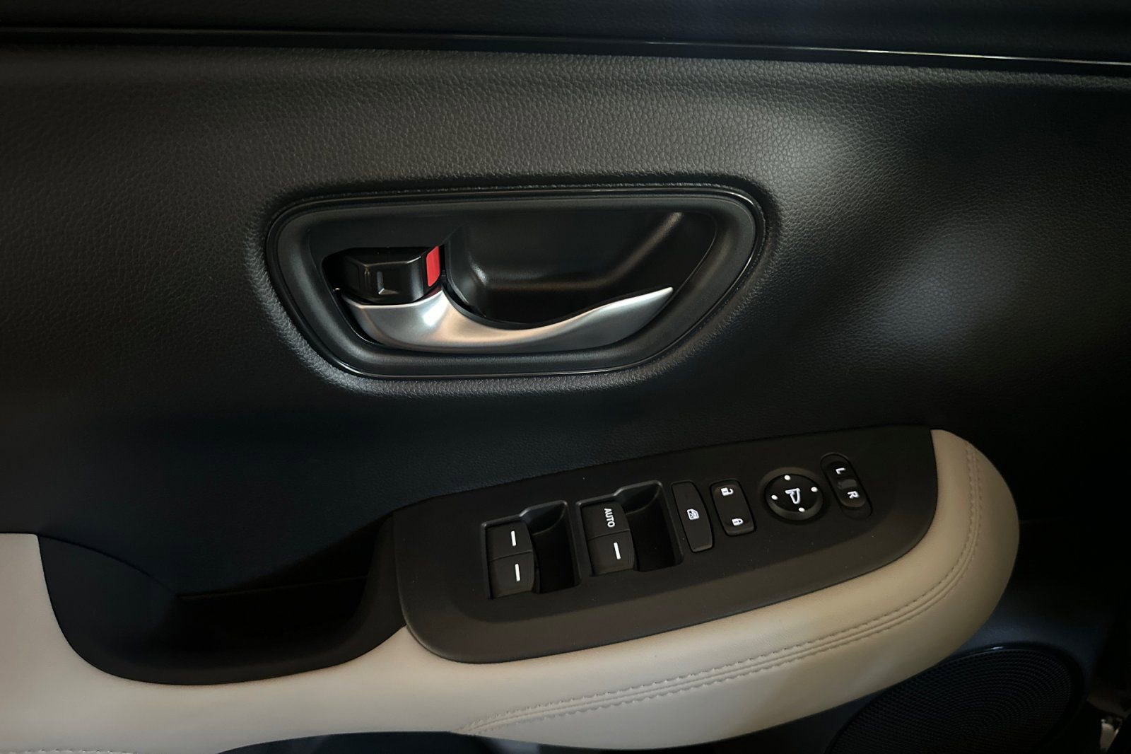 New 2026 Honda HR-V LX image 9