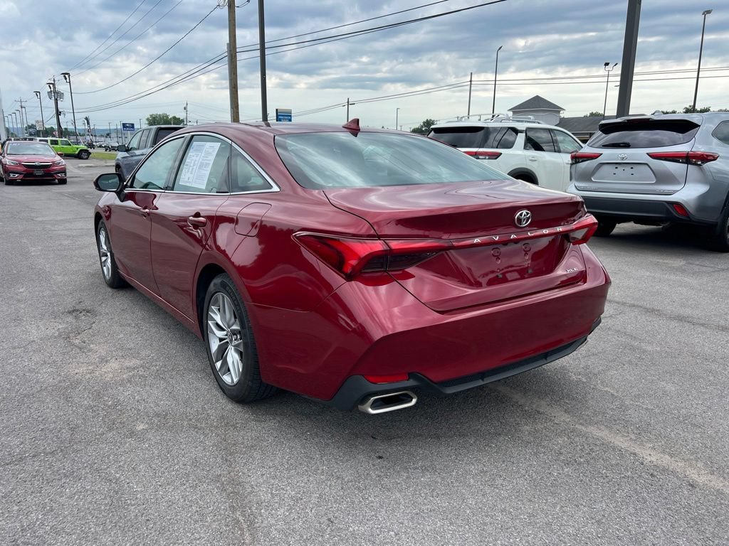 Used 2022 Toyota Avalon XLE w/ Moonroof Package FWD image 3