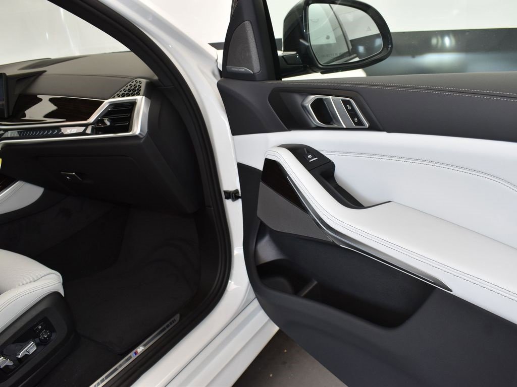 New 2026 BMW X5 xDrive50e image 24