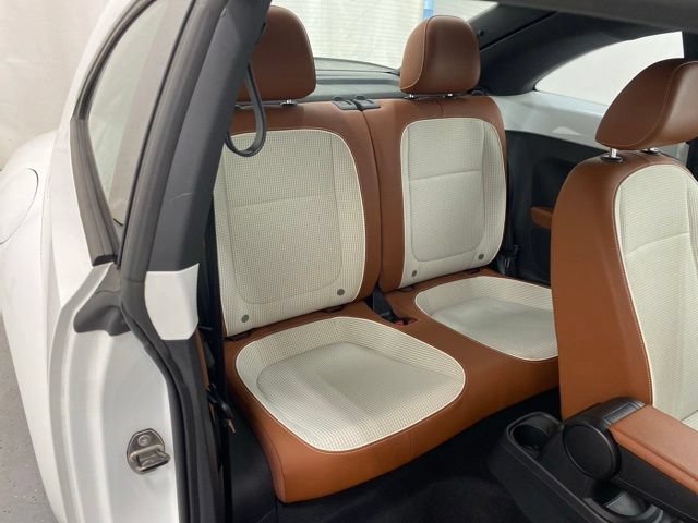 Used 2015 Volkswagen Beetle 1.8T Classic FWD image 28