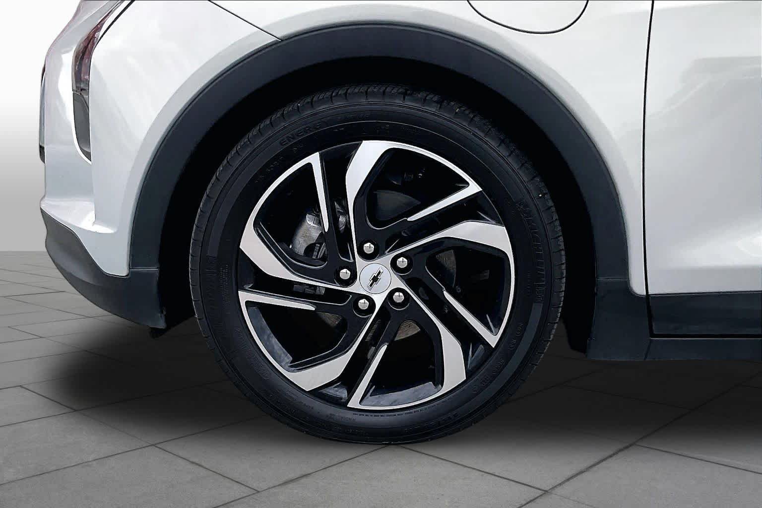 Certified 2023 Chevrolet Bolt LT w/ Infotainment Package FWD image 9