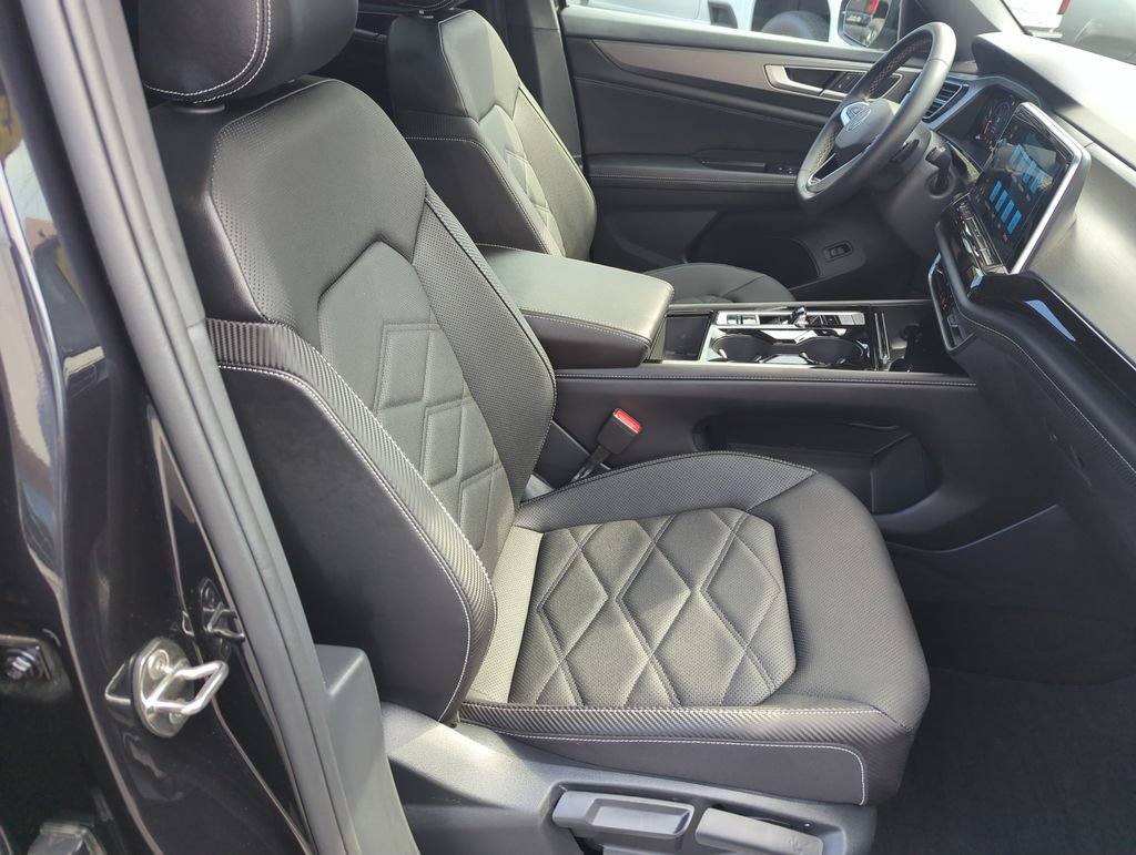Used 2024 Volkswagen Atlas Cross Sport SE w/ Panoramic Sunroof Package FWD image 37