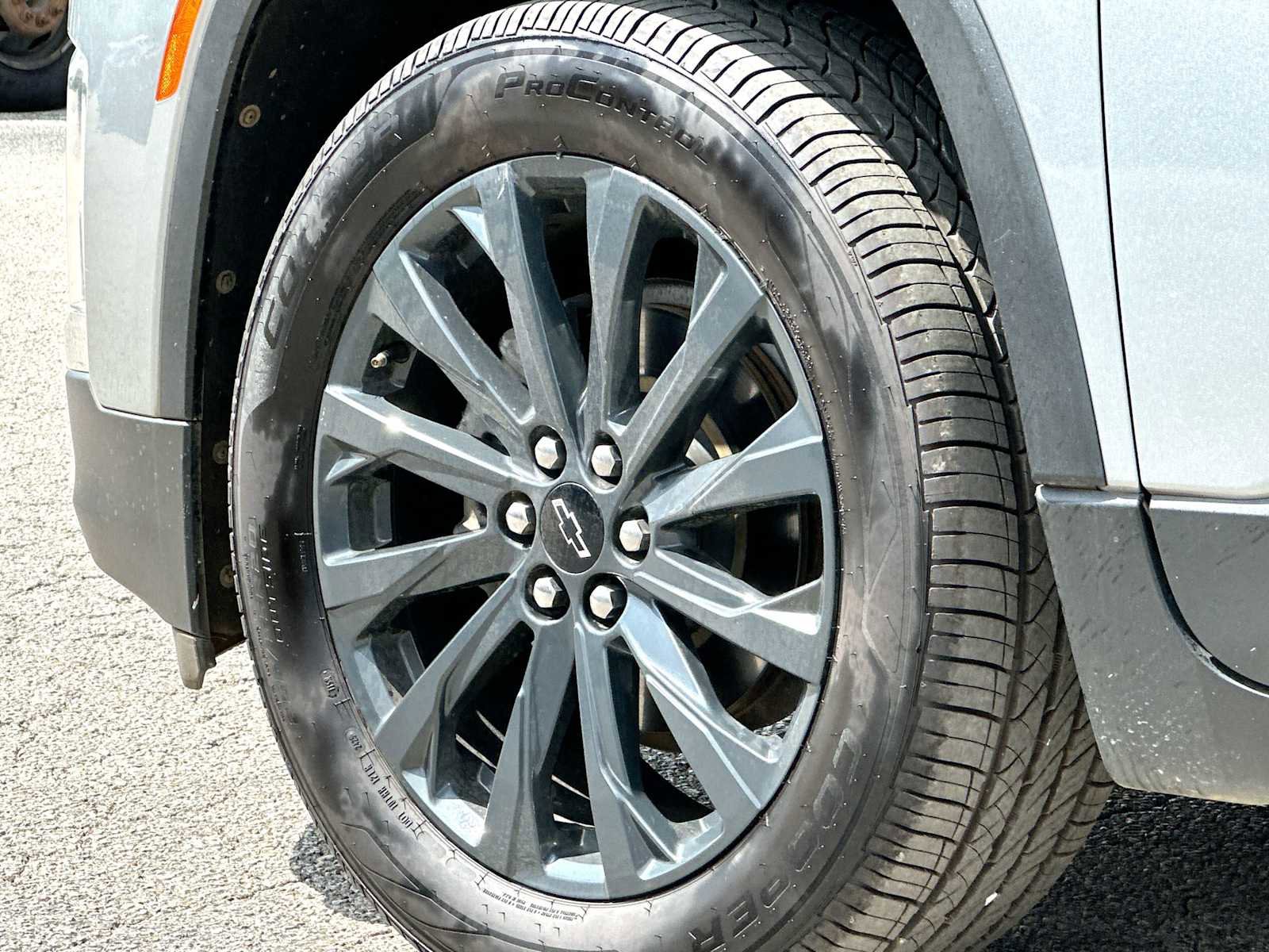 Used 2023 Chevrolet Traverse RS image 11