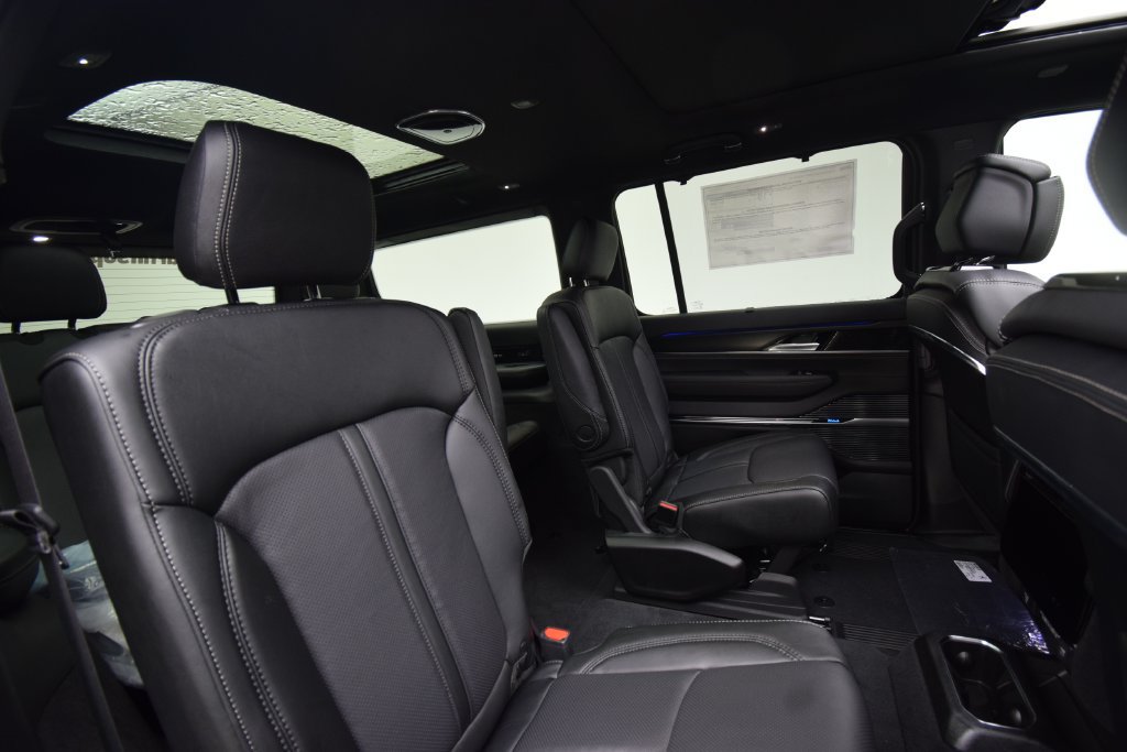 New 2026 Jeep Grand Wagoneer Summit w/ Premium Group III AWD/4WD image 19