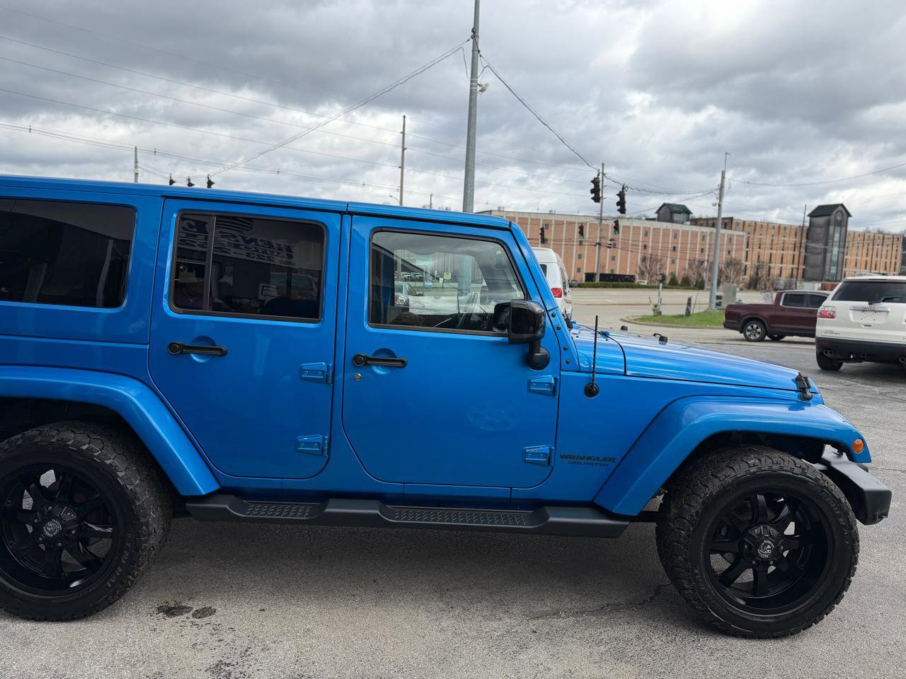 Used 2014 Jeep Wrangler Unlimited Sahara AWD/4WD image 4