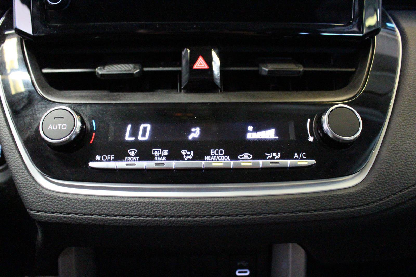 Used 2025 Toyota Corolla Cross LE image 22