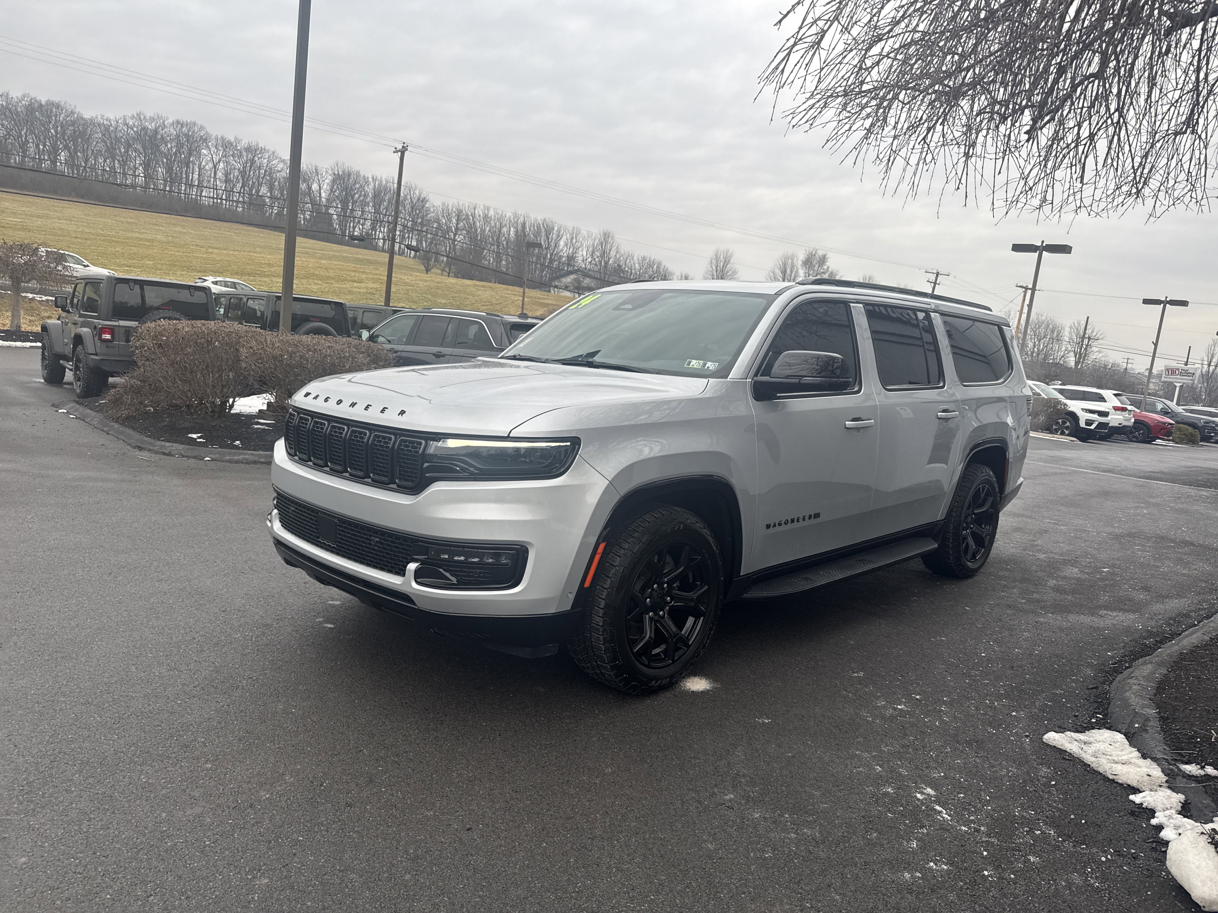 Used 2024 Jeep Wagoneer L Series II image 8