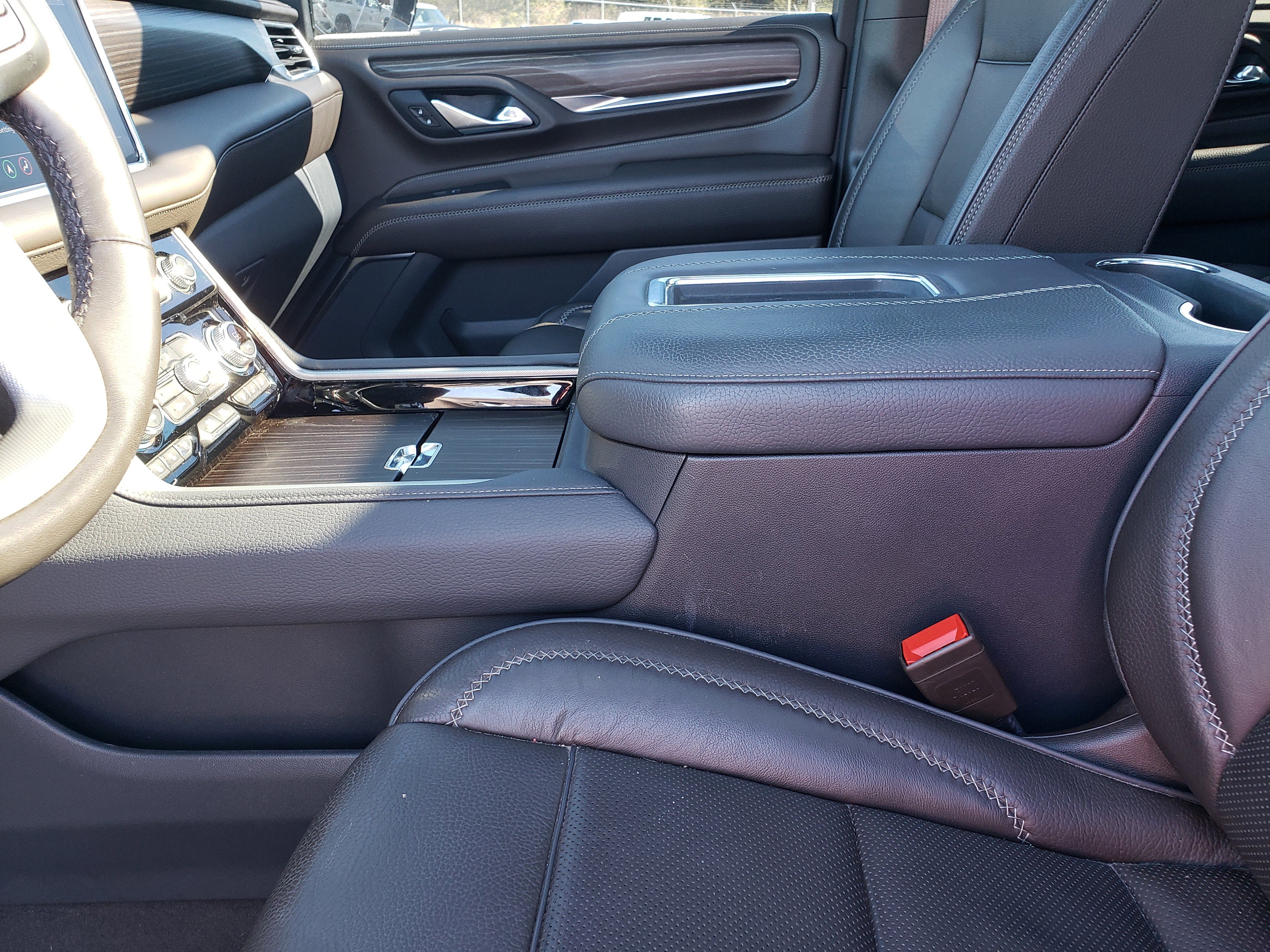 Used 2021 GMC Yukon Denali w/ Denali Premium Package image 25