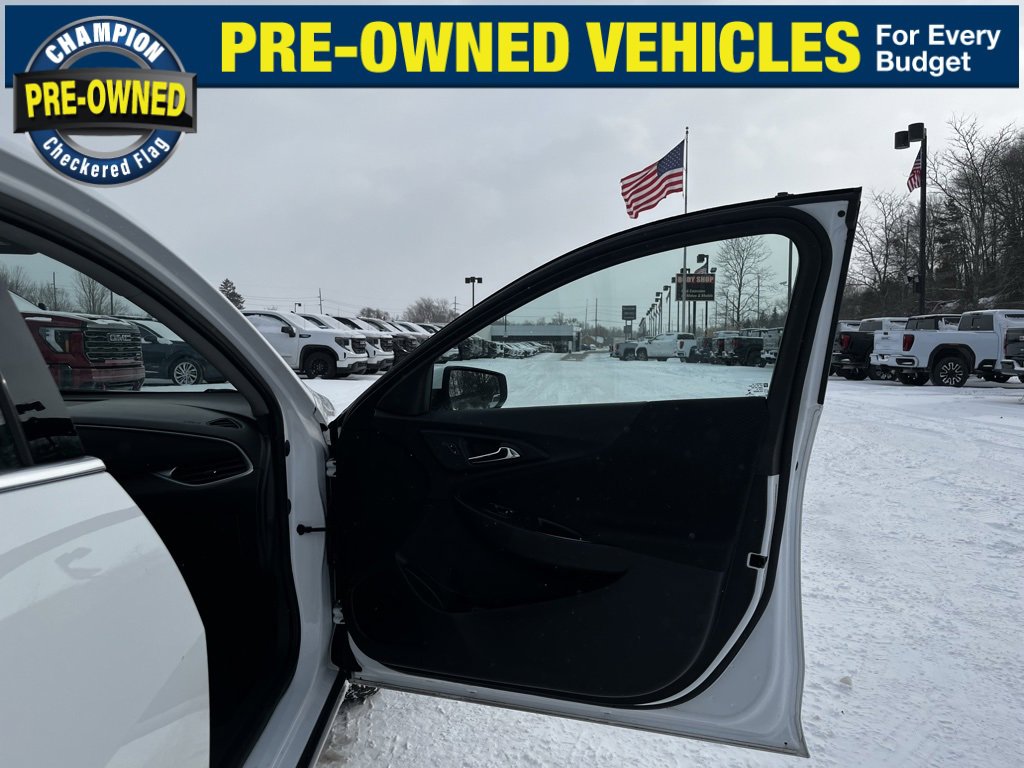 Used 2022 Chevrolet Malibu LT image 32