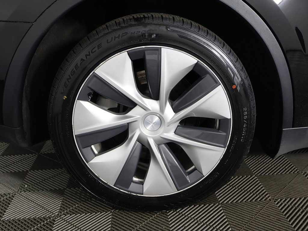 Used 2023 Tesla Model Y Long Range image 22