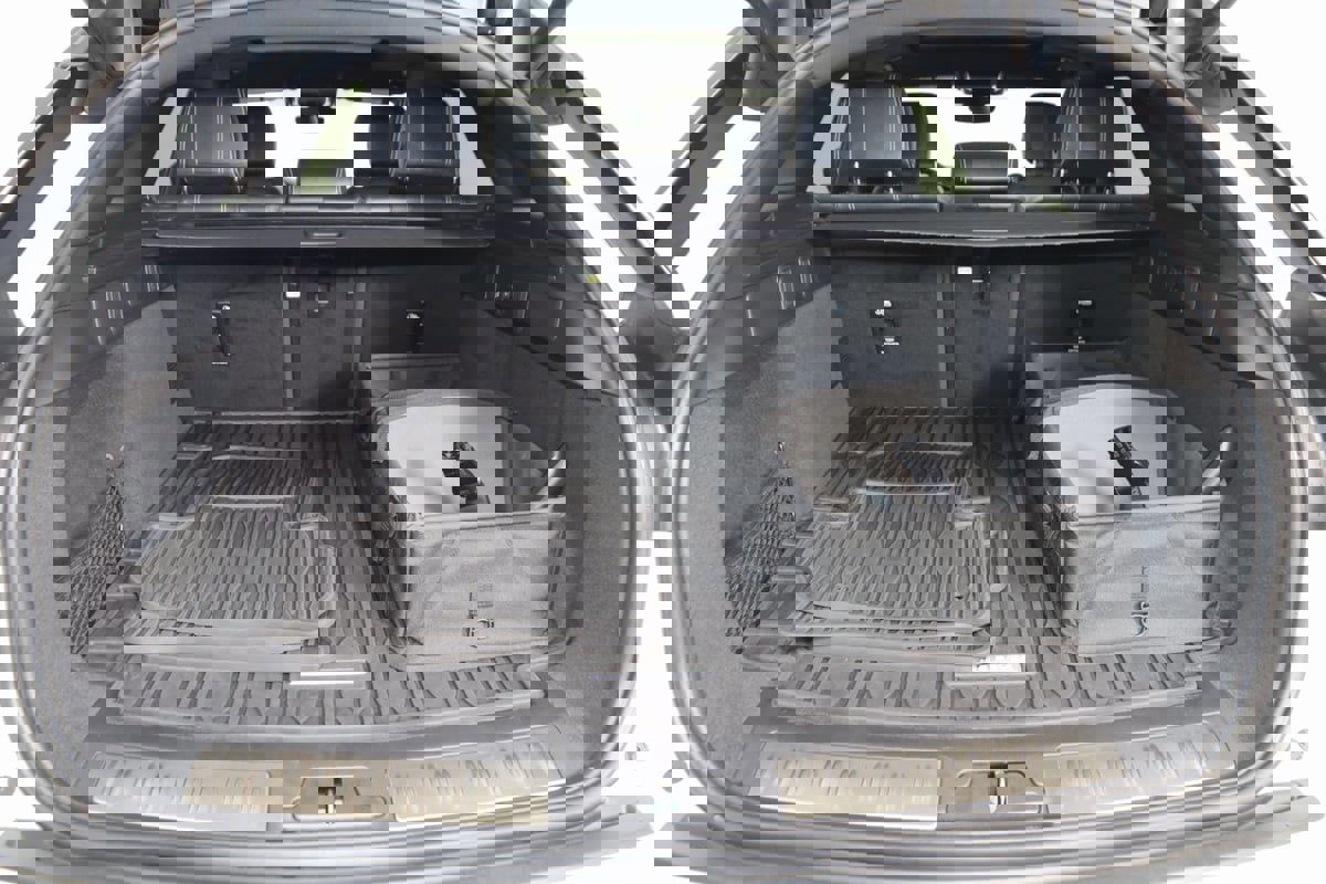 Used 2021 Land Rover Range Rover Velar R-Dynamic S image 46