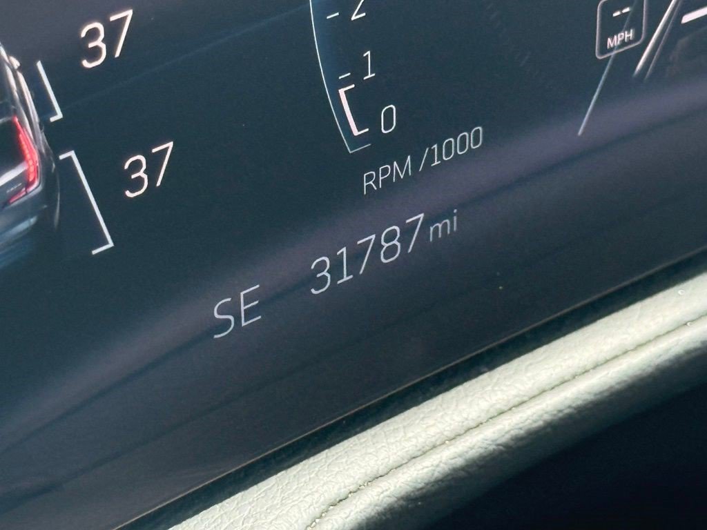 Certified 2025 Cadillac XT4 Premium Luxury FWD image 3