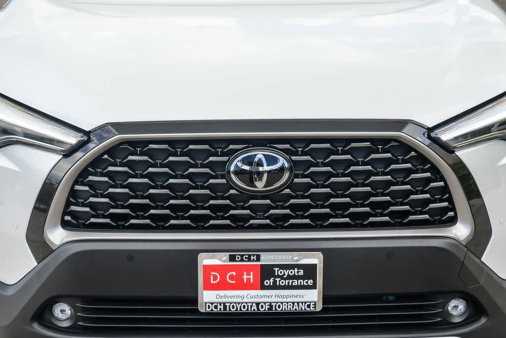 Used 2023 Toyota Corolla Cross XLE w/ Convenience Package FWD image 5