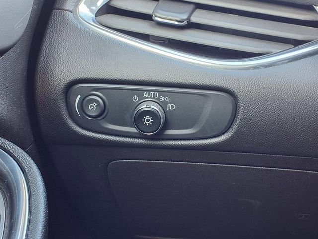 Used 2021 Chevrolet Malibu LT w/ Redline Edition image 18