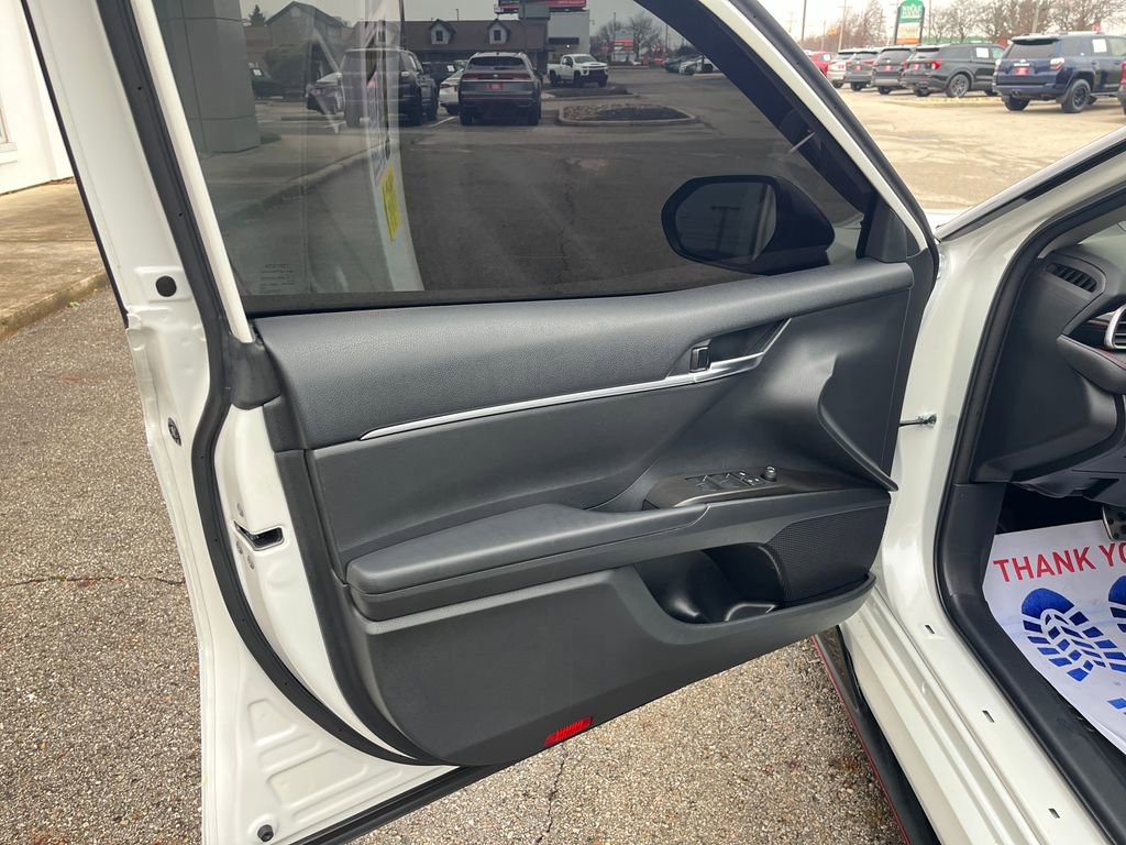 Used 2023 Toyota Camry XSE image 11