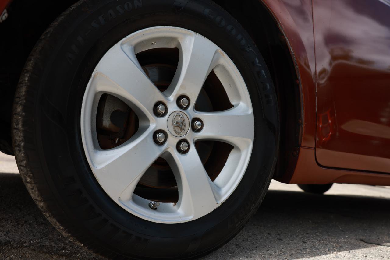 Used 2011 Toyota Sienna LE image 32