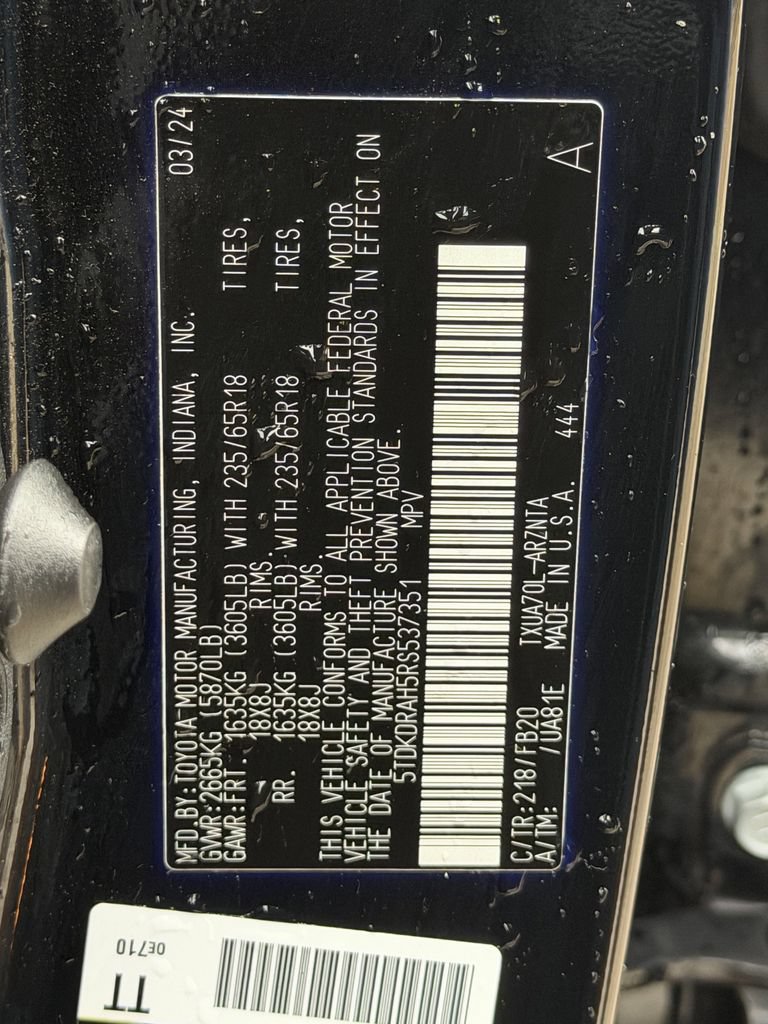 Used 2024 Toyota Highlander LE FWD image 32