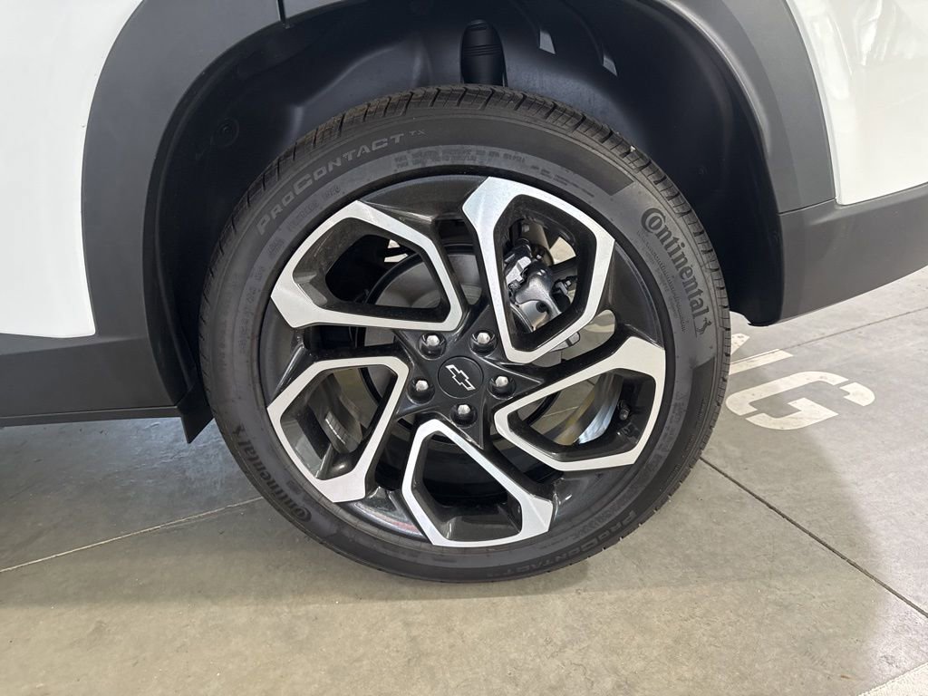 Used 2025 Chevrolet Trax RS w/ Driver Confidence Package image 8