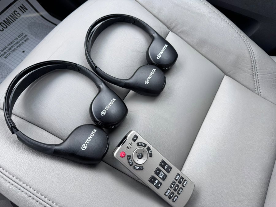 Used 2017 Toyota Sienna XLE Premium image 18