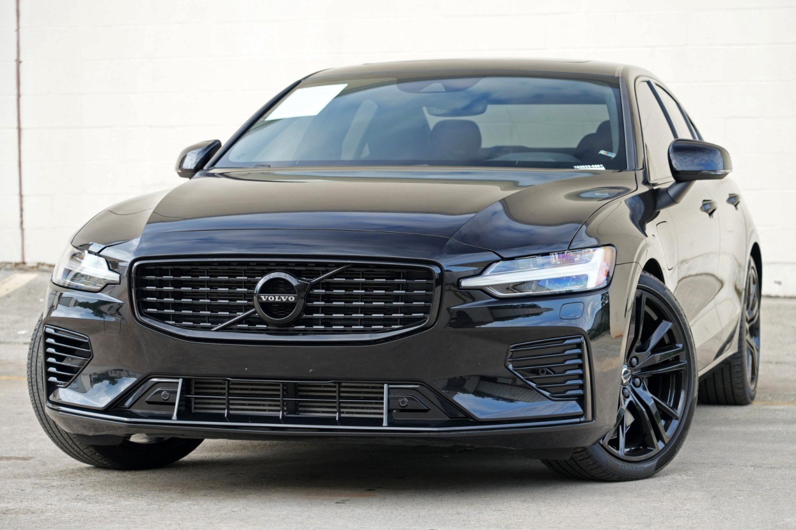 Used 2022 Volvo S60 T8 R-Design w/ Climate Package AWD/4WD image 3