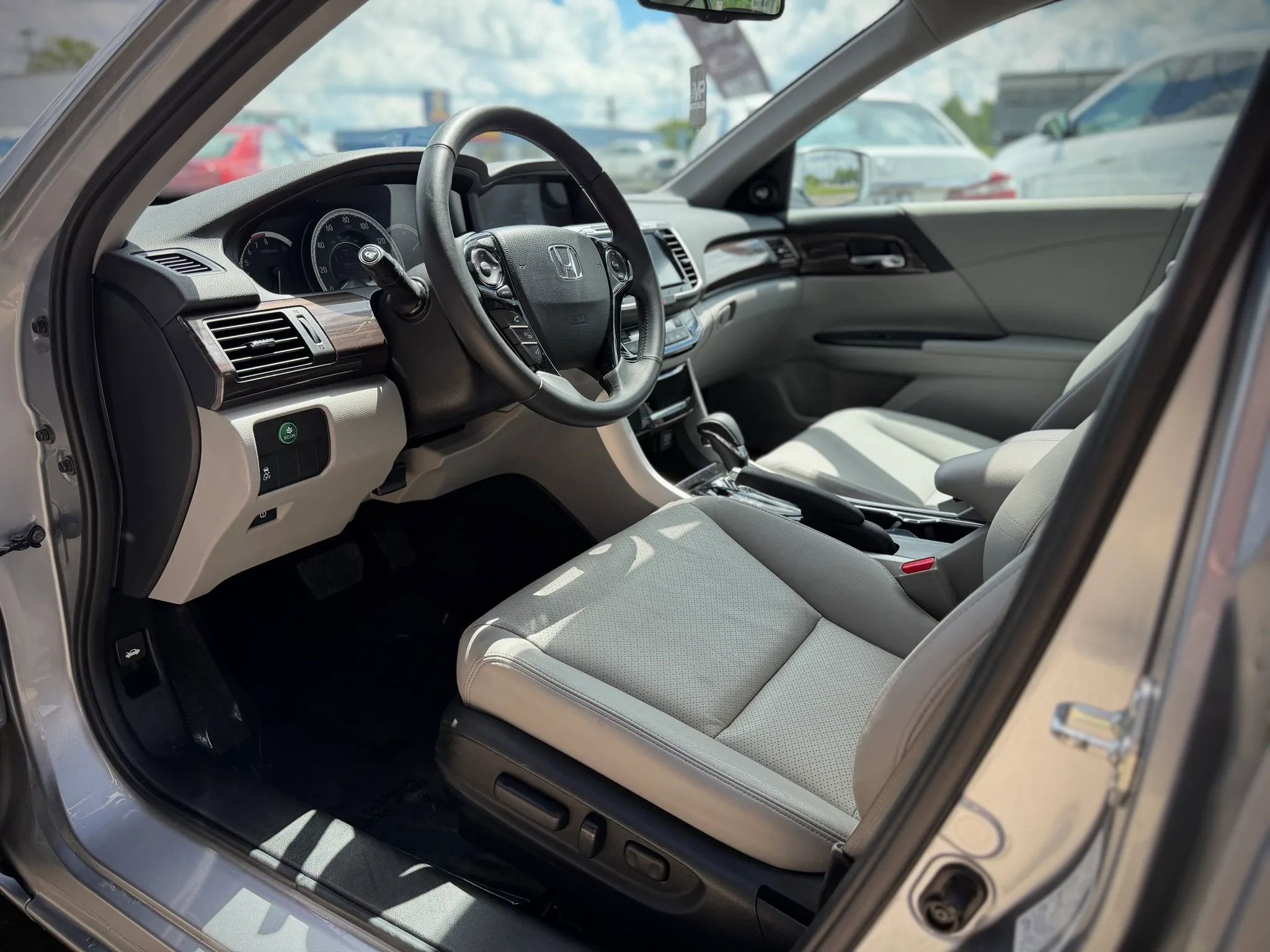 Used 2017 Honda Accord EX-L image 8