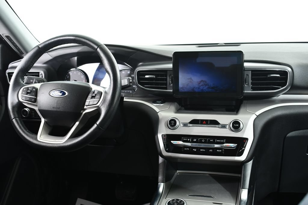 Used 2022 Ford Explorer XLT w/ Equipment Group 202A AWD/4WD image 8