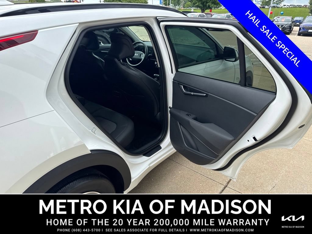 Used 2025 Kia Niro EX FWD image 37