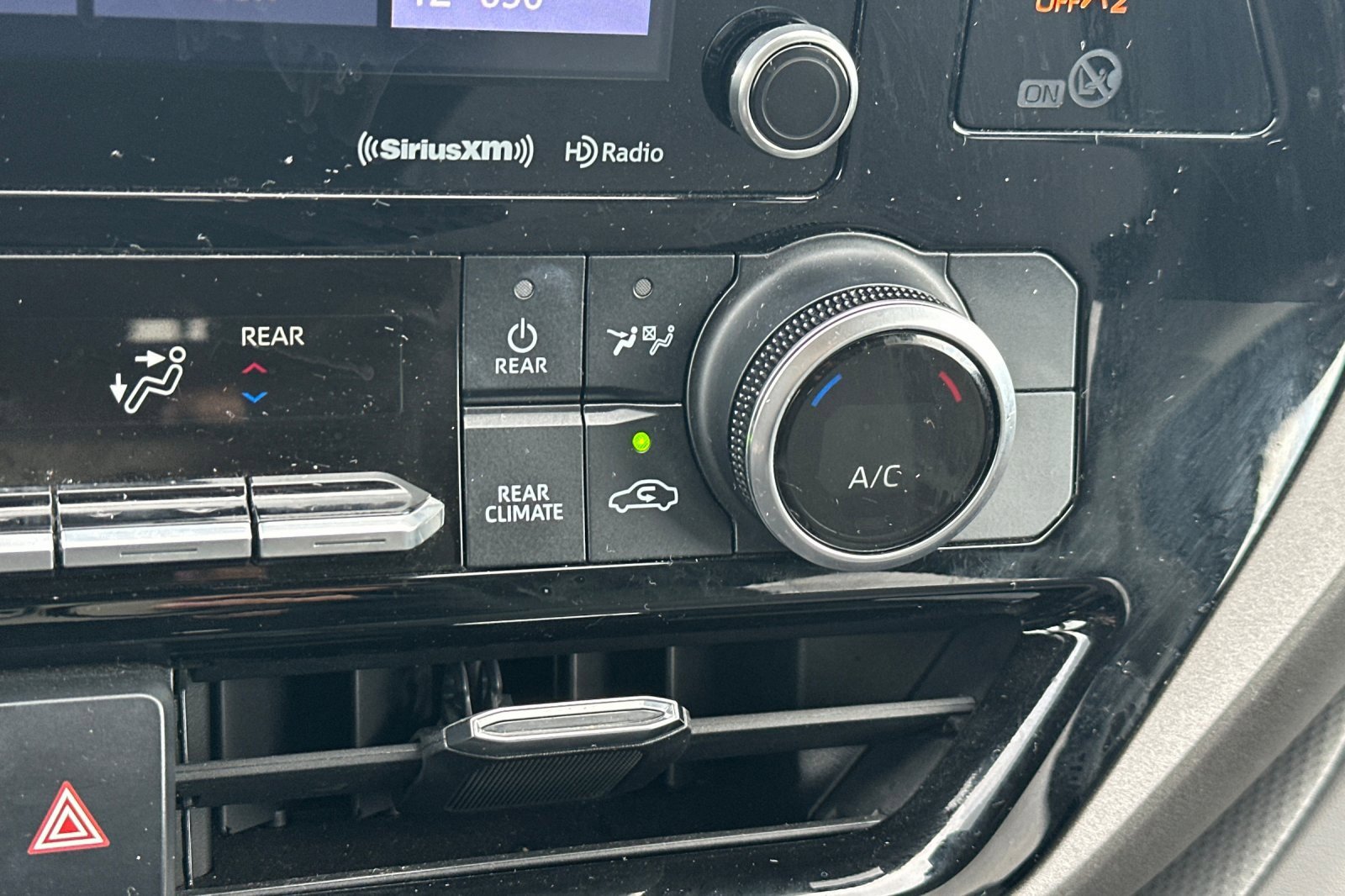 Used 2021 Toyota Highlander LE image 30