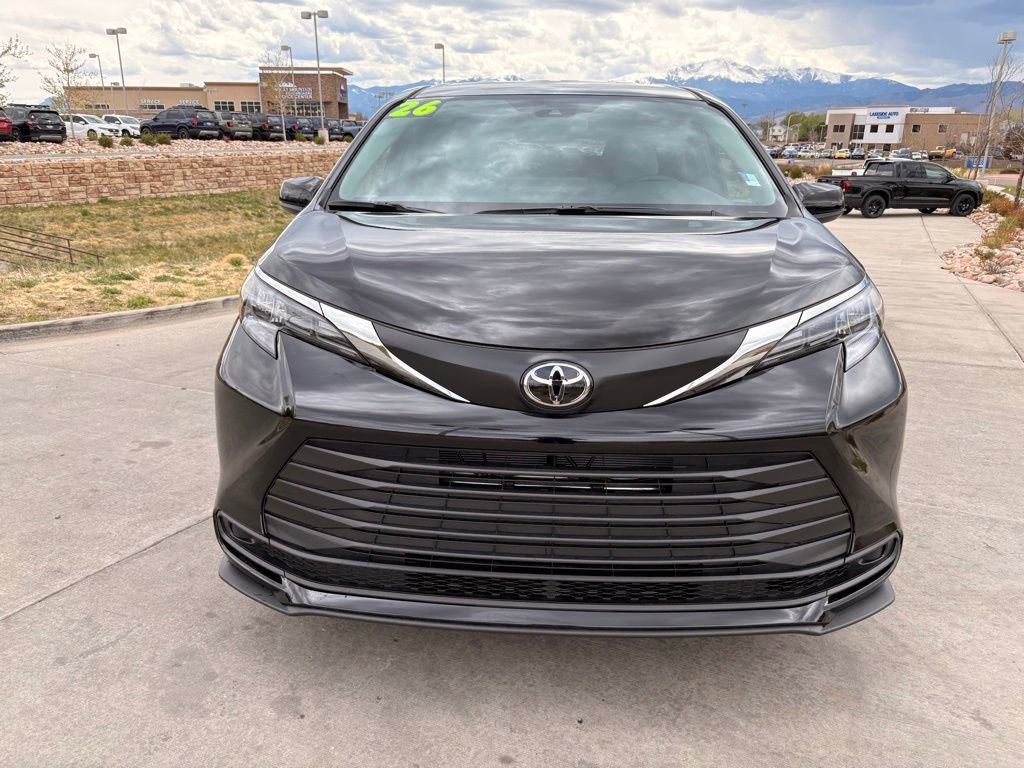 Used 2026 Toyota Sienna LE AWD/4WD image 2