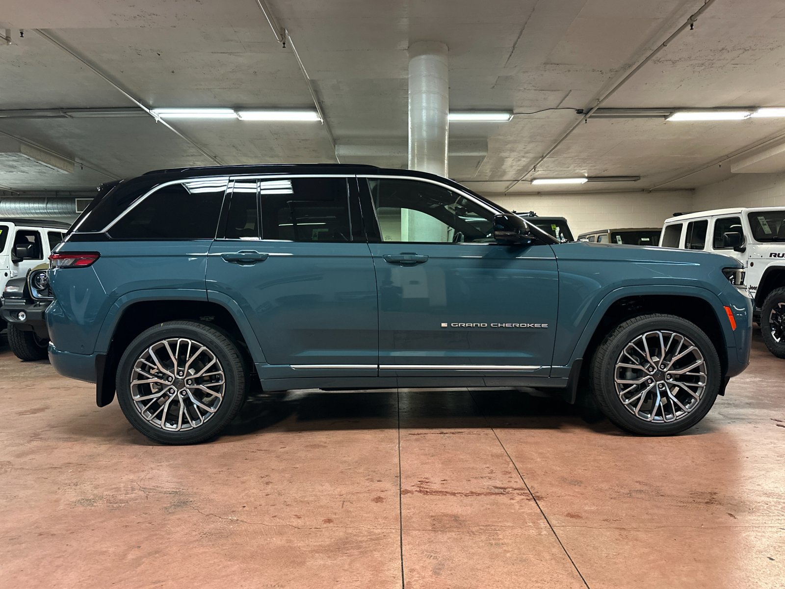 New 2026 Jeep Grand Cherokee Summit w/ MOPAR Finishing Package AWD/4WD image 6