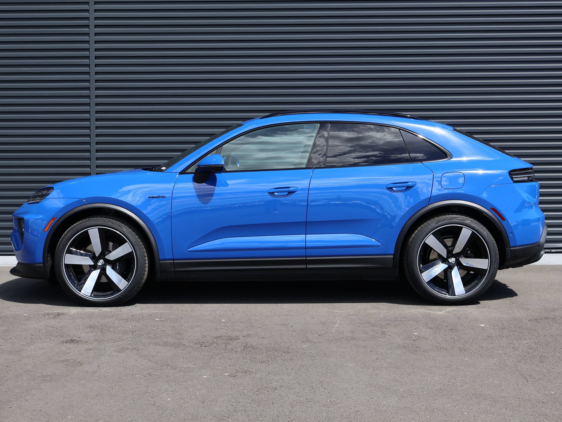 New 2026 Porsche Macan 4 Electric AWD/4WD image 2