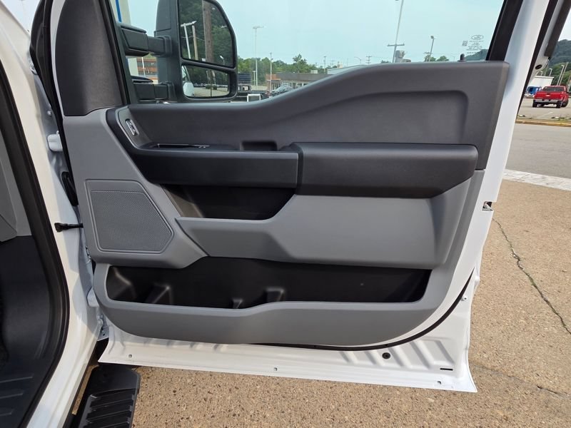 New 2026 Ford F550 4x4 Regular Cab Super Duty w/ XL Chrome Package image 11