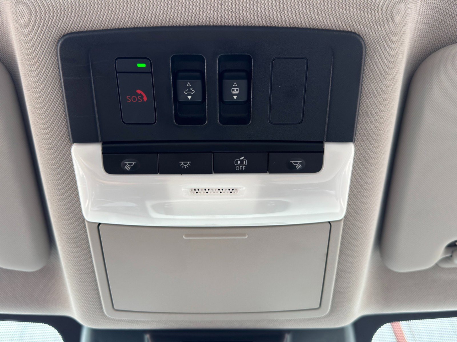 Used 2024 Nissan Rogue SV w/ SV Premium Package image 28