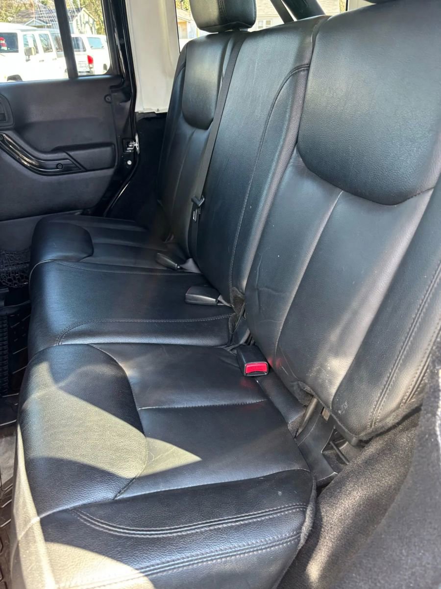 Used 2015 Jeep Wrangler Unlimited Sahara image 11