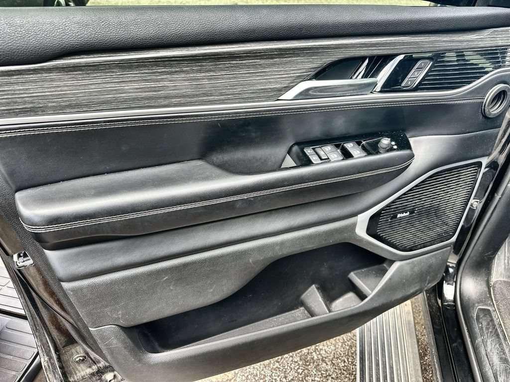 Used 2022 Jeep Wagoneer Series III w/ Premium Group I AWD/4WD image 9