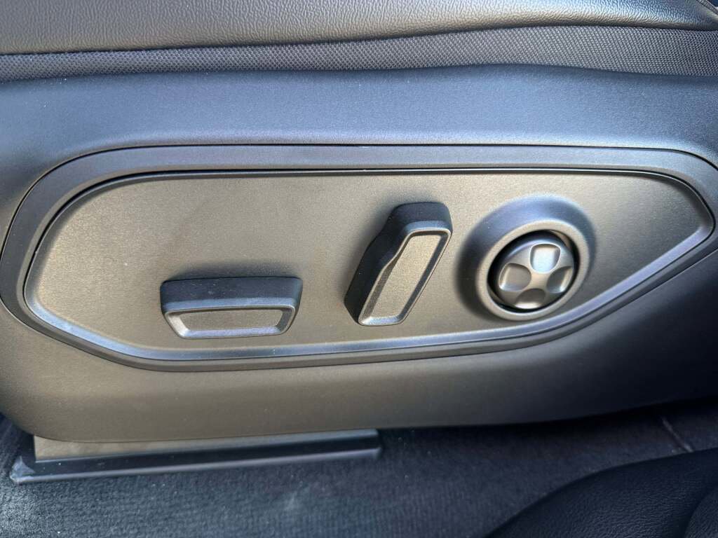 New 2025 Jeep Grand Cherokee L Limited w/ Black Appearance Package image 31